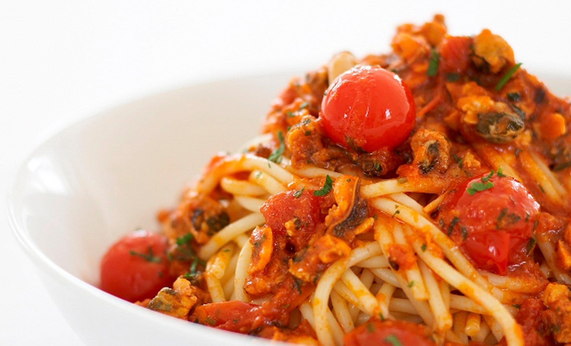 Spaghetti with Mussels & Spicy Cherry Tomato Sauce