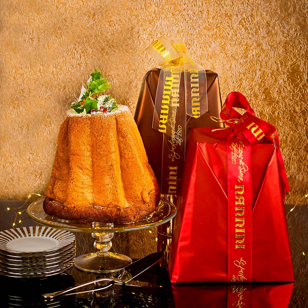Classic Pandoro boxes for Christmas